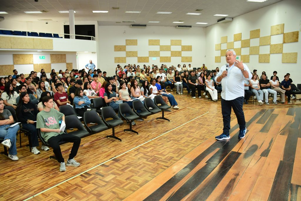 Bienvenida a aspirantes durante la jornada de Admisión 2026-2 en la ULEAM